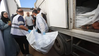 تسليم دفعة من جثامين شهداء في غزة