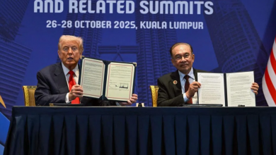 دونالد ترامب وأنور إبراهيم يوقّعان اتفاقا تجاريا