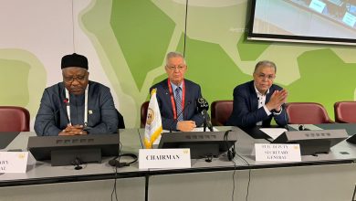 رئيس مجلس الأمة الجزائري عزوز ناصري يترأس اجتماعا تشاوريا