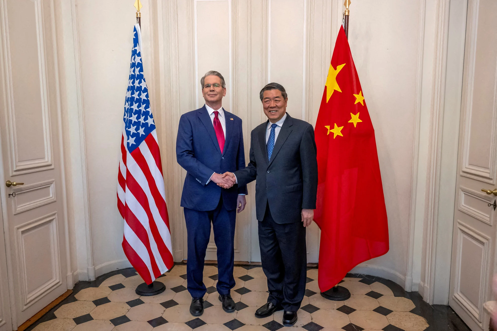 Trump-Xi Summit in Sight: Bessent and He Lifeng Hold Last-Minute Trade Talks in Seoul