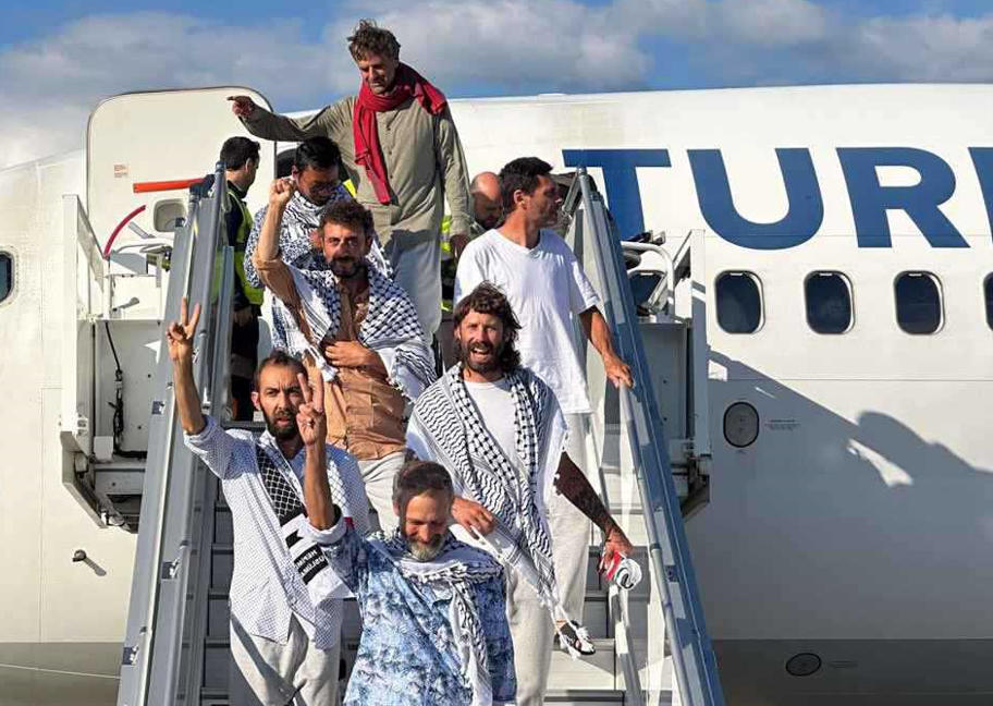 وصول ناشطين من اسطول الصمود العالمي إلى تركيا