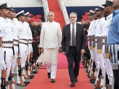 ستارمر يقود أكبر بعثة تجارية بريطانية إلى الهند لتعزيز الشراكة الاقتصادية