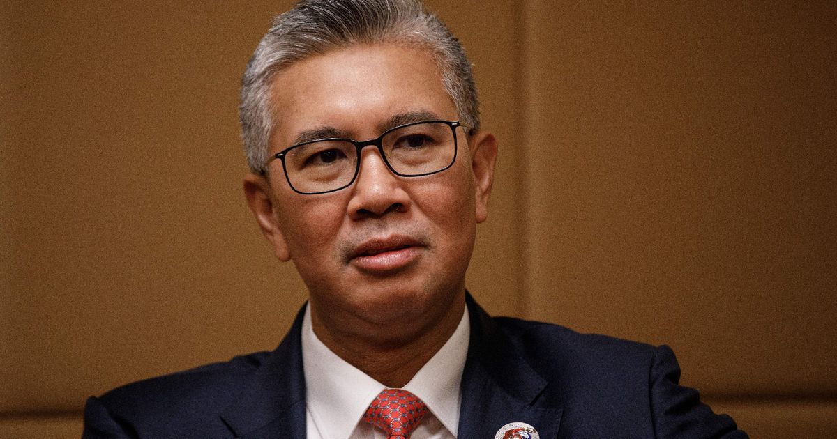 وزير الاستثمار والتجارة والصناعة الماليزي زفرول عزيز