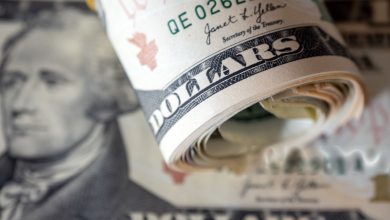 الدولار يهوي لأدنى مستوى في أسبوع بسبب إغلاق الحكومة الأمريكية