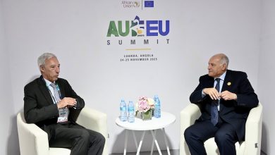 محادثات بين عطاف ومبعوث الاتحاد الأوروبي إلى منطقة الساحل الصحراوي