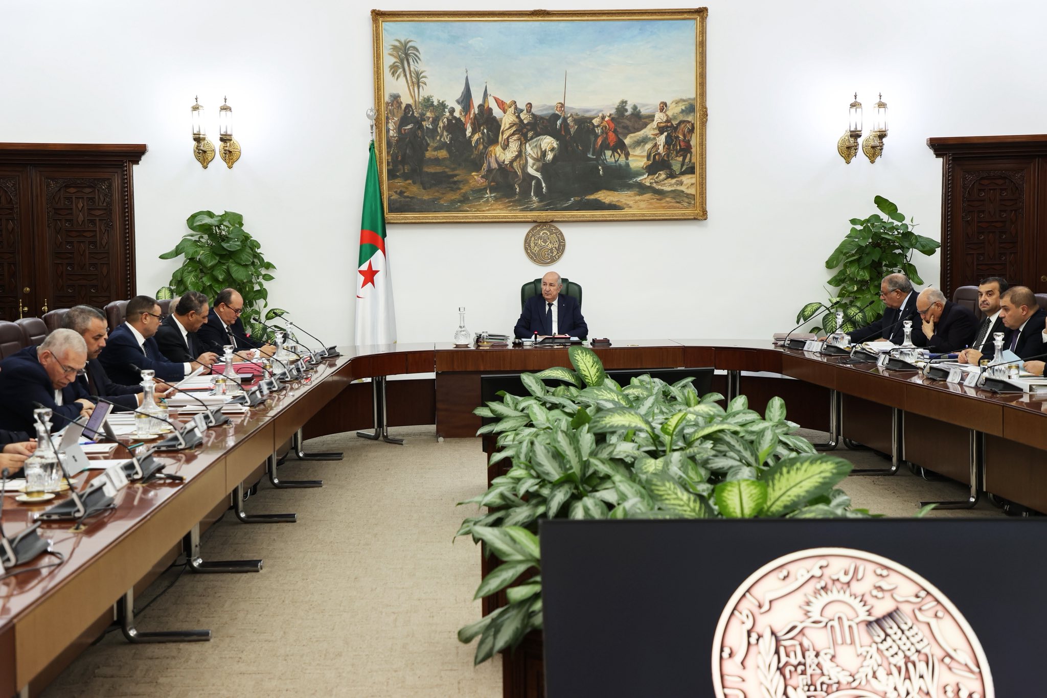 الرئيس الجزائري يأمر بالشروع في استغلال خام حديد منجم غارا – جبيلات في الثلاثي الأول من 2026