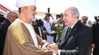 الرئيس الجزائري يتلقى رسالة تهنئة من سلطان عمان
