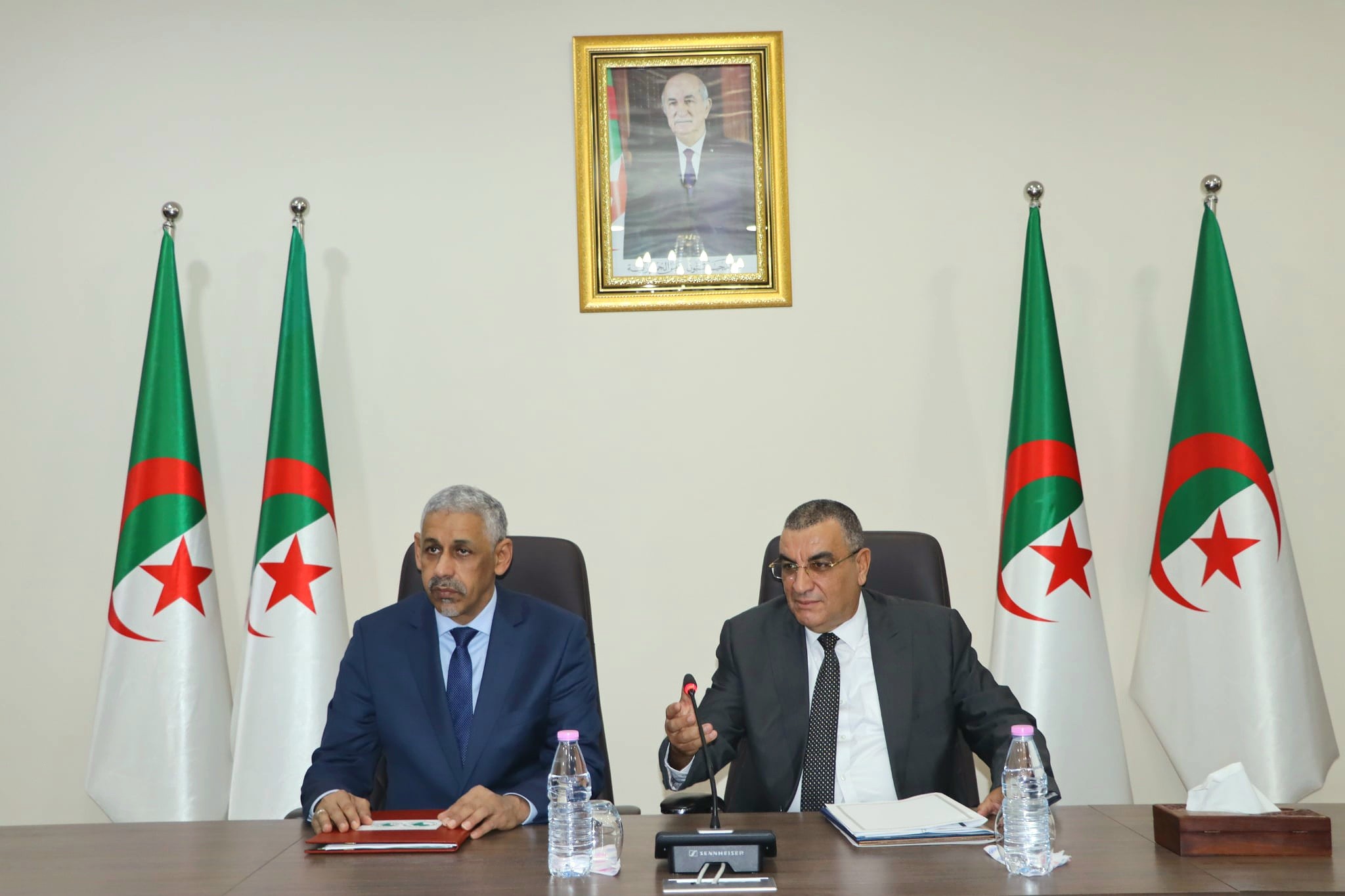 وزير الأشغال العمومية والمنشآت القاعدية عبد القادر جلاوي ورئيس مجموعة البنك الإفريقي للتنمية سيدي ولد التاه