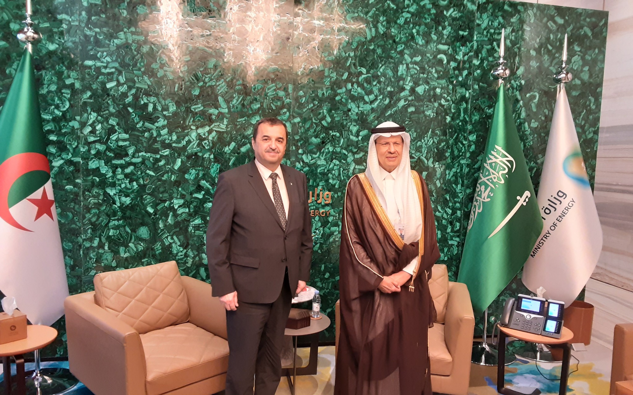الجزائر والسعودية تؤكدان رغبتهما في الارتقاء بالتعاون الثنائي في مجالات المحروقات والمناجم