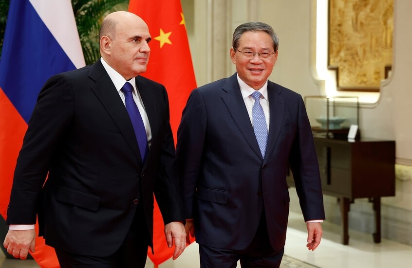 رئيس الوزراء الروسي يشرع في زيارة إلى الصين