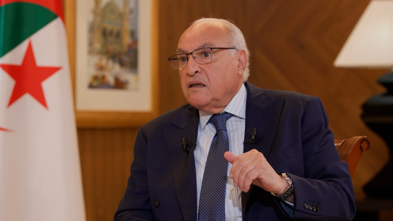 وزير الدولة، وزير الخارجية الجزائري أحمد عطاف، في حوار مع “الجزائر الدولية”