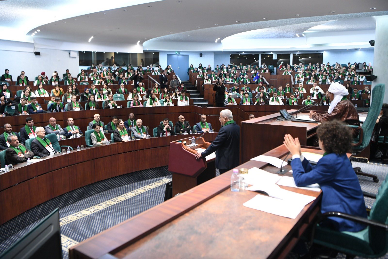 تنصيب برلمان الطفل الجزائري