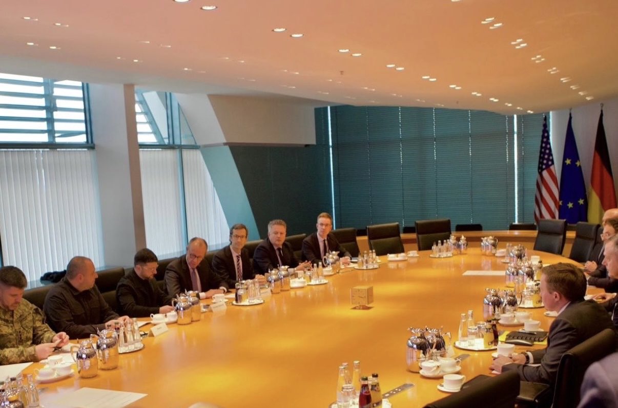 من محادثات برلين (الصورة من حساب المبعوث الأمريكي ستيف ويتكوف على إكس)