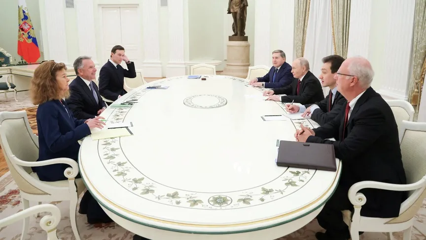 الرئيس الروسي فلاديمير بوتين يجتمع مع المبعوثين الأمريكيين ستيف ويتكوف وجاريد كوشنر في الكرملين بالعاصمة موسكو