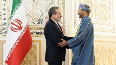 وزير الخارجية الإيراني يستقبل نظيره العماني