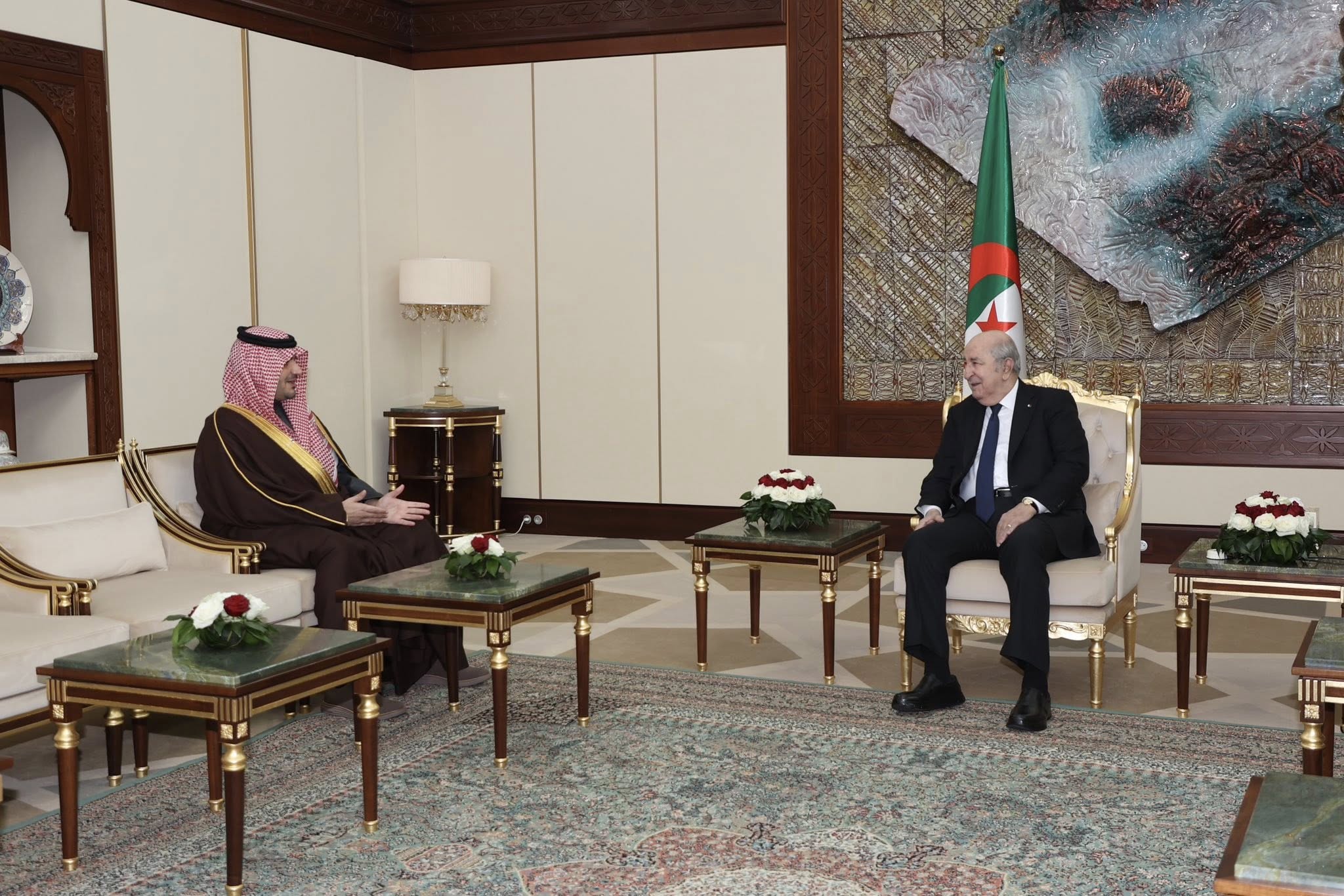 الرئيس الجزائري يستقبل الأمير عبد العزيز بن سعود بن نايف بن عبد العزيز آل سعود