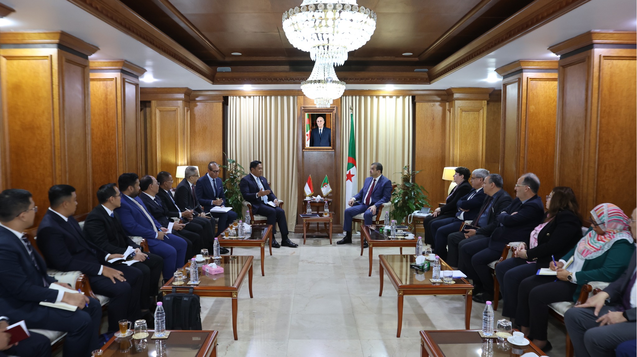 محادثات جزائرية – إندونيسية حول تعزيز التعاون في قطاعي المحروقات والمناجم