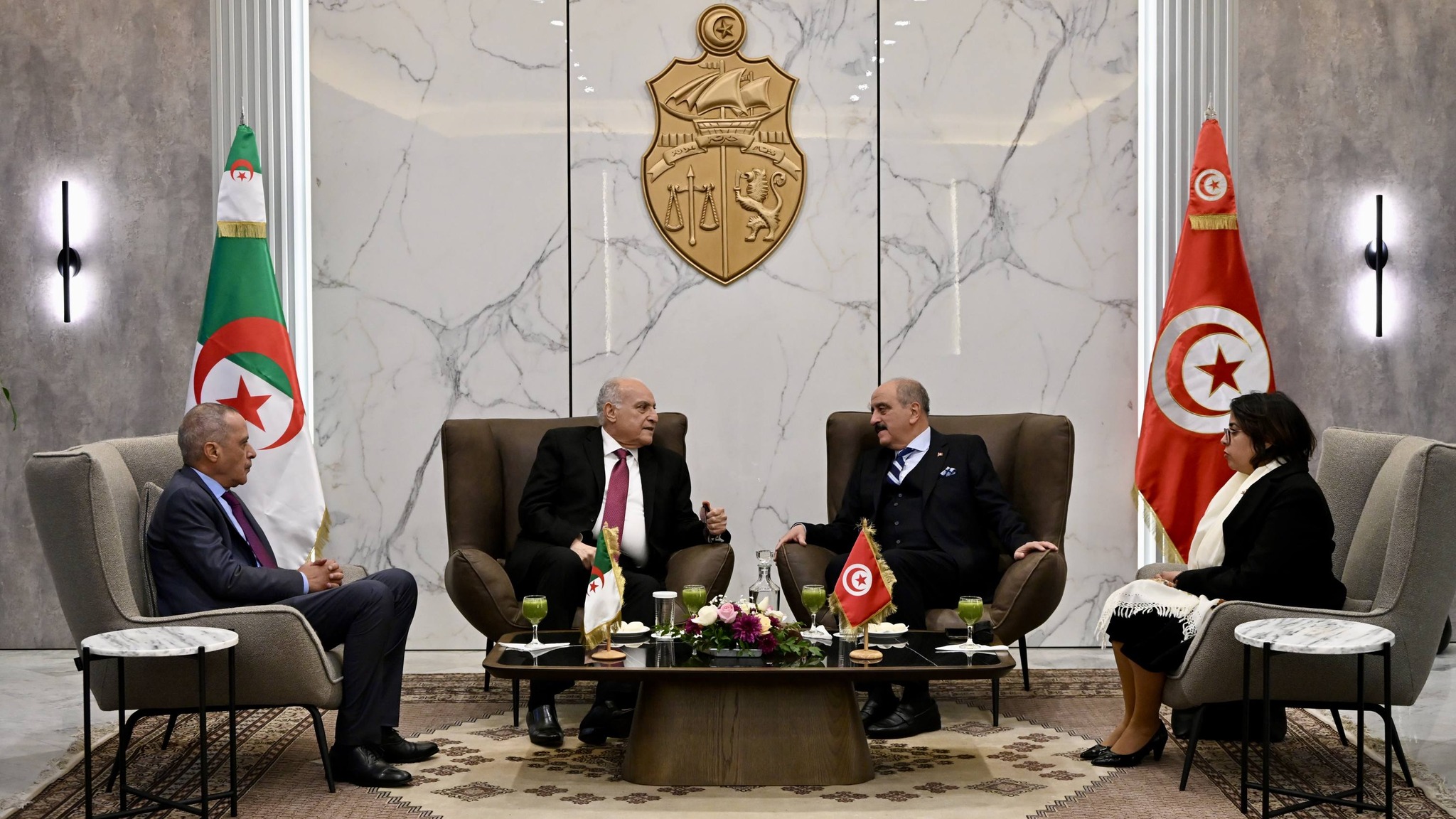 عطاف يحل بتونس للمشاركة في الاجتماع الوزاري للآلية الثلاثية لدول جوار ليبيا