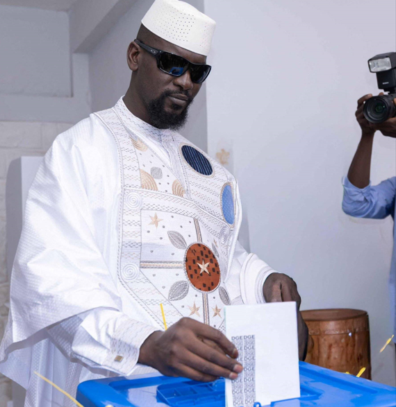 مامادي دومبويا يفوز برئاسة غينيا