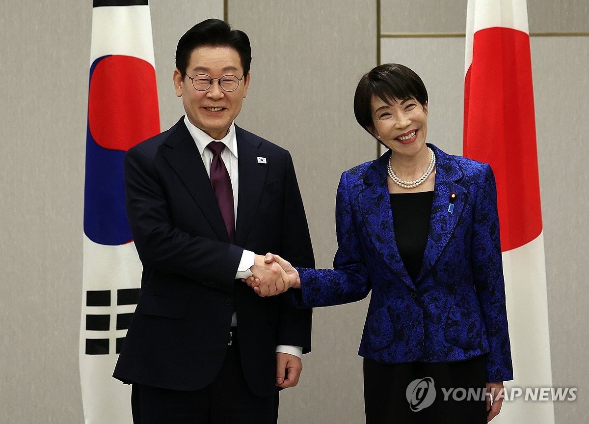 محادثات قمة بين ساناي تاكاياتشي ولي جيه ميونغ