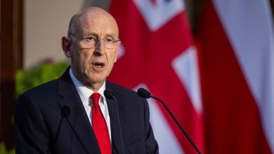 وزير الدفاع البريطاني جون هيلي