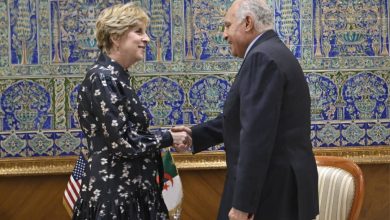 عطاف يستقبل سفيرة الولايات المتحدة الأمريكية إثر انتهاء مهامها في الجزائر