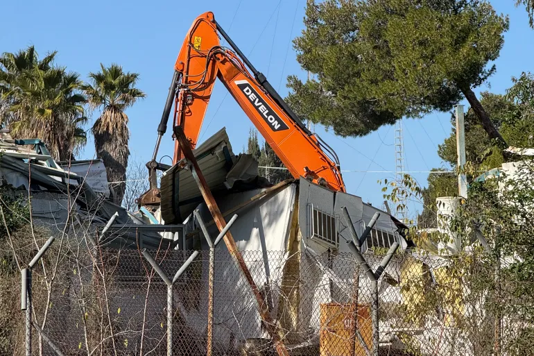 قوات الاحتلال الصهيوني تهدم مكاتب بمقر وكالة الأونروا في القدس