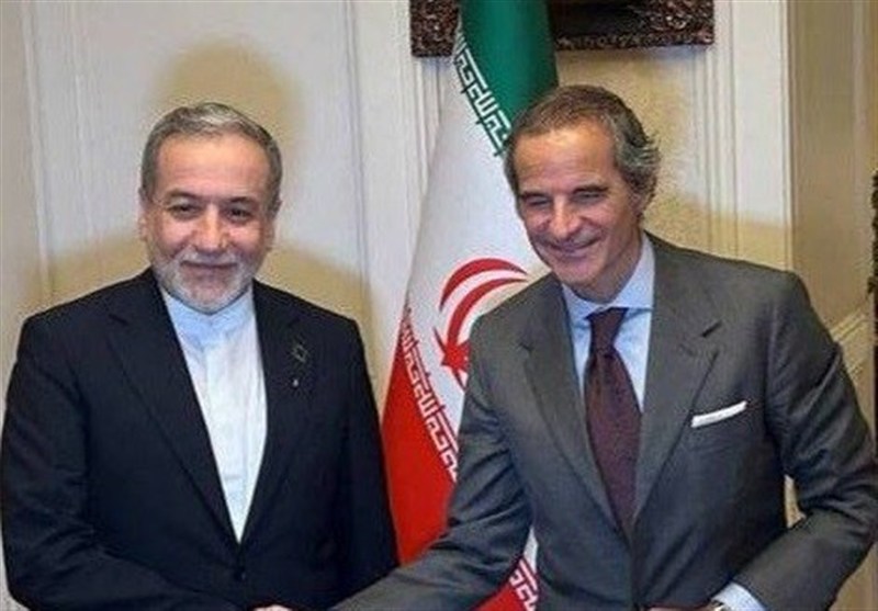 لقاء بين عباس عراقجي ورفائيل غروسي