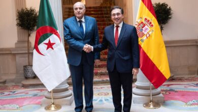 وزير الدولة، وزير الخارجية الجزائري، أحمد عطاف ونظيره الإسباني، خوسيه مانويل ألباريس بوينو