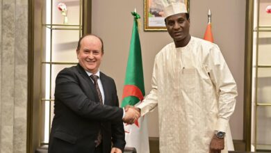 الوزير الأول الجزائري يستقبل من طرف نظيره النيجري