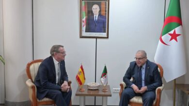 لوناس مقرمان يستقبل سفير إسبانيا لدى الجزائر