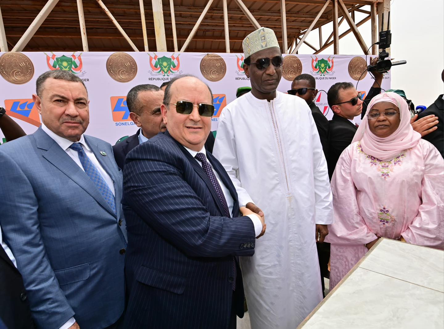 الجزائر تضع حجر الأساس لمشروع إنشاء محطة توليد الكهرباء للتضامن بنيامي