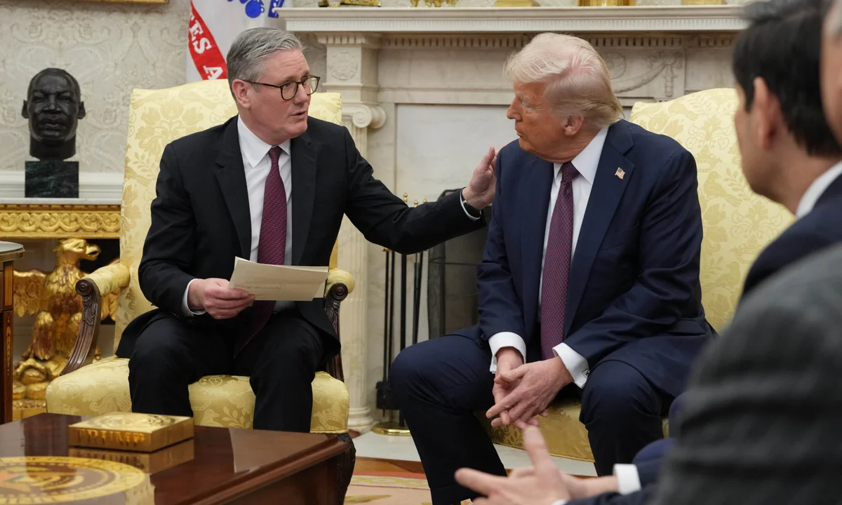 ترامب وستارمر في لقاء سابق