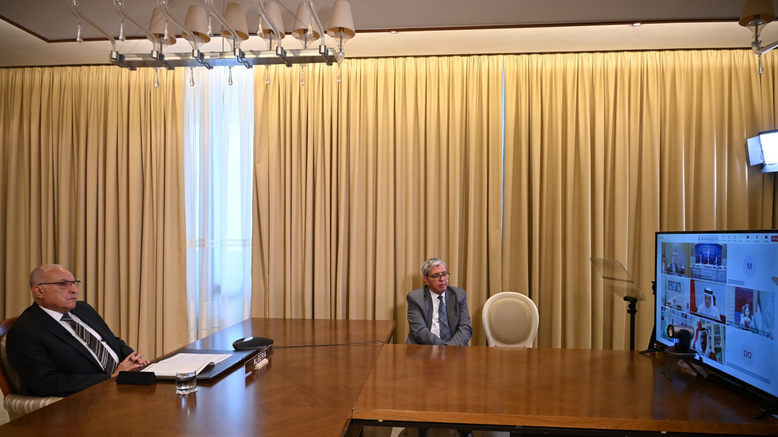 وزير الخارجية الجزائري يشارك في اجتماع مجلس جامعة الدول العربية