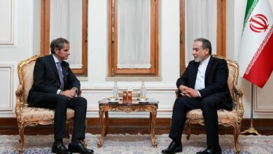 رفائيل غروسي وعباس عراقجي