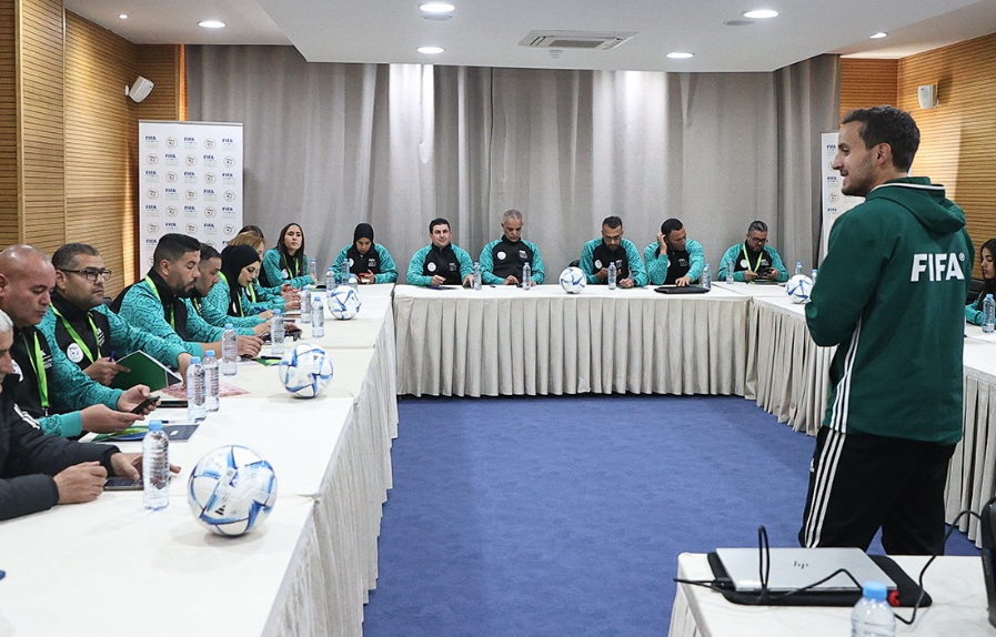 تواصل أشغال الدورة لتكوينية لبرنامج " فيفا لكرة القدم بالمدارس" بتلمسان