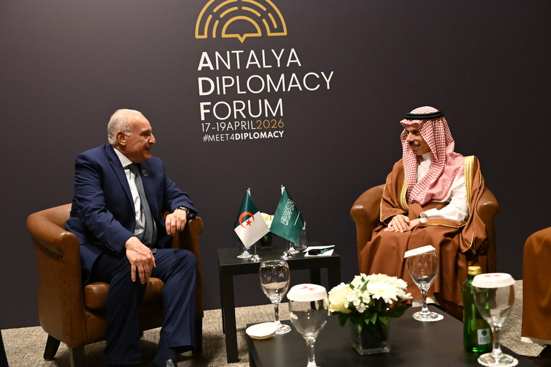 محادثات بين أحمد عطاف وفيصل بن فرحان آل سعود