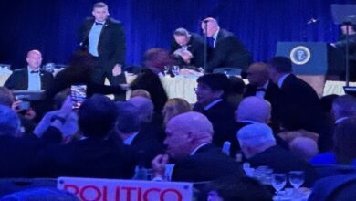 مسلّح يربك الحضور في مأدبة لترامب