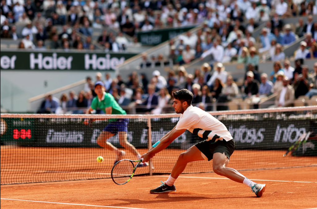 سينر يُهدد ألكاراز وصدارته  في بطولة “مونتي كارلو”