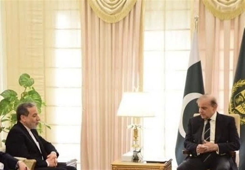 محادثات بين عباس عراقجي وشهباز شريف