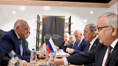 محادثات ثنائية بين عطاف ولافروف على هامش مشاركته في "منتدى أنطاليا الدبلوماسي"