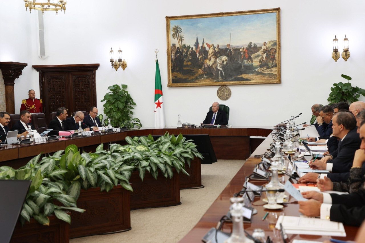 الرئيس الجزائري يأمر بعرض المخطط الاستكشافي لقطاع المناجم في القريب العاجل