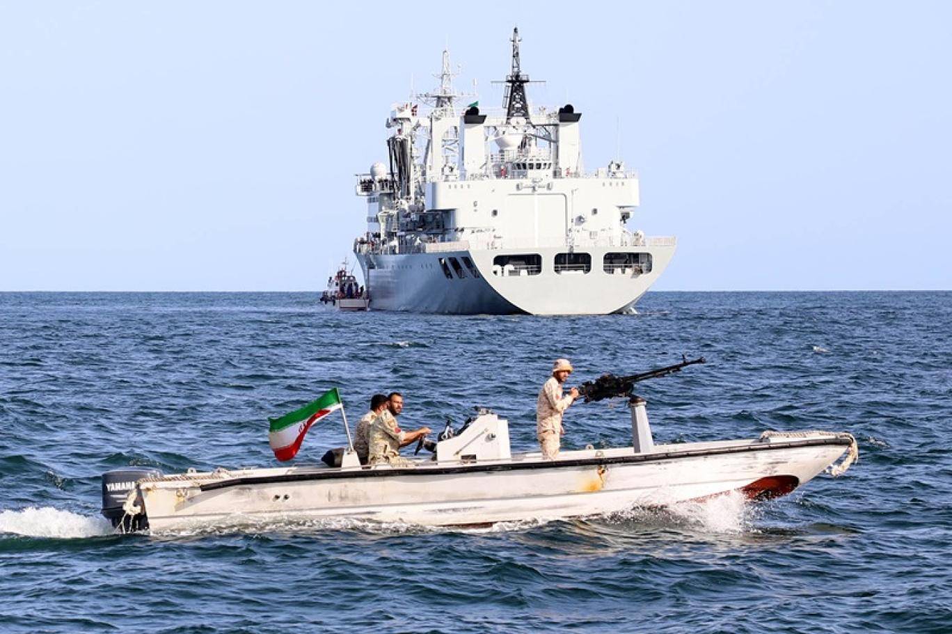 تقييد عبور شحنات النفط عبر مضيق هرمز