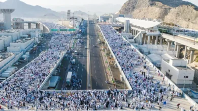 توافد الحجاج على مشعر منى في يوم التروية