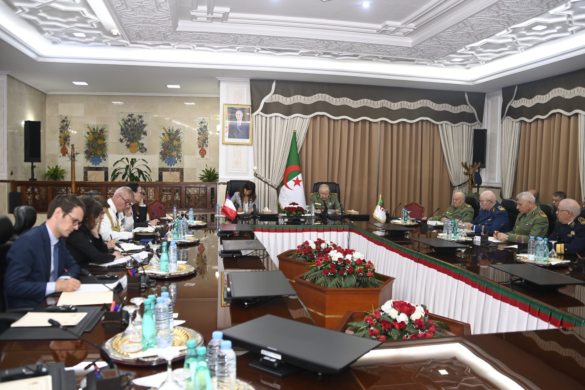 الفريق أول السعيد شنڨريحة، الوزير المنتدب لدى وزير الدفاع الوطني، رئيس أركان الجيش الوطني الشعبي الجزائري يستقبل أليس روفو