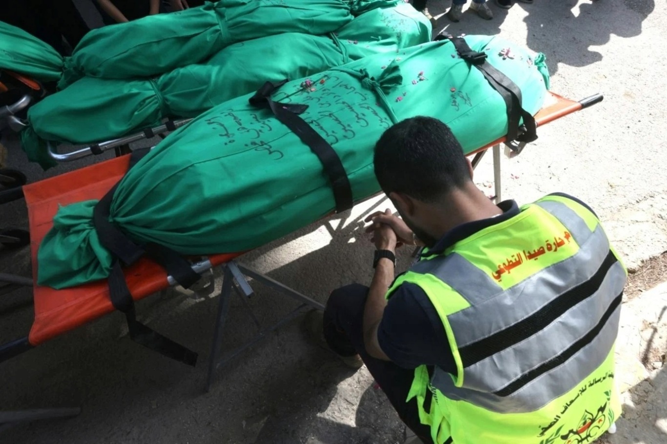 العدوان الصهيوني على لبنان.. استشهاد 10 أشخاص بينهم 6 مسعفين في غارات جوية صهيونية على جنوب البلاد