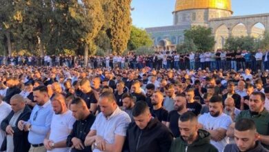 60 ألف فلسطيني يتحدون الاحتلال الصهيوني ويؤدون صلاة الجمعة في المسجد الأقصى