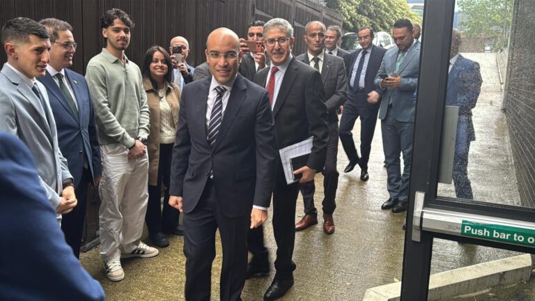 شايب يتفقد القنصلية الجزائرية بلندن