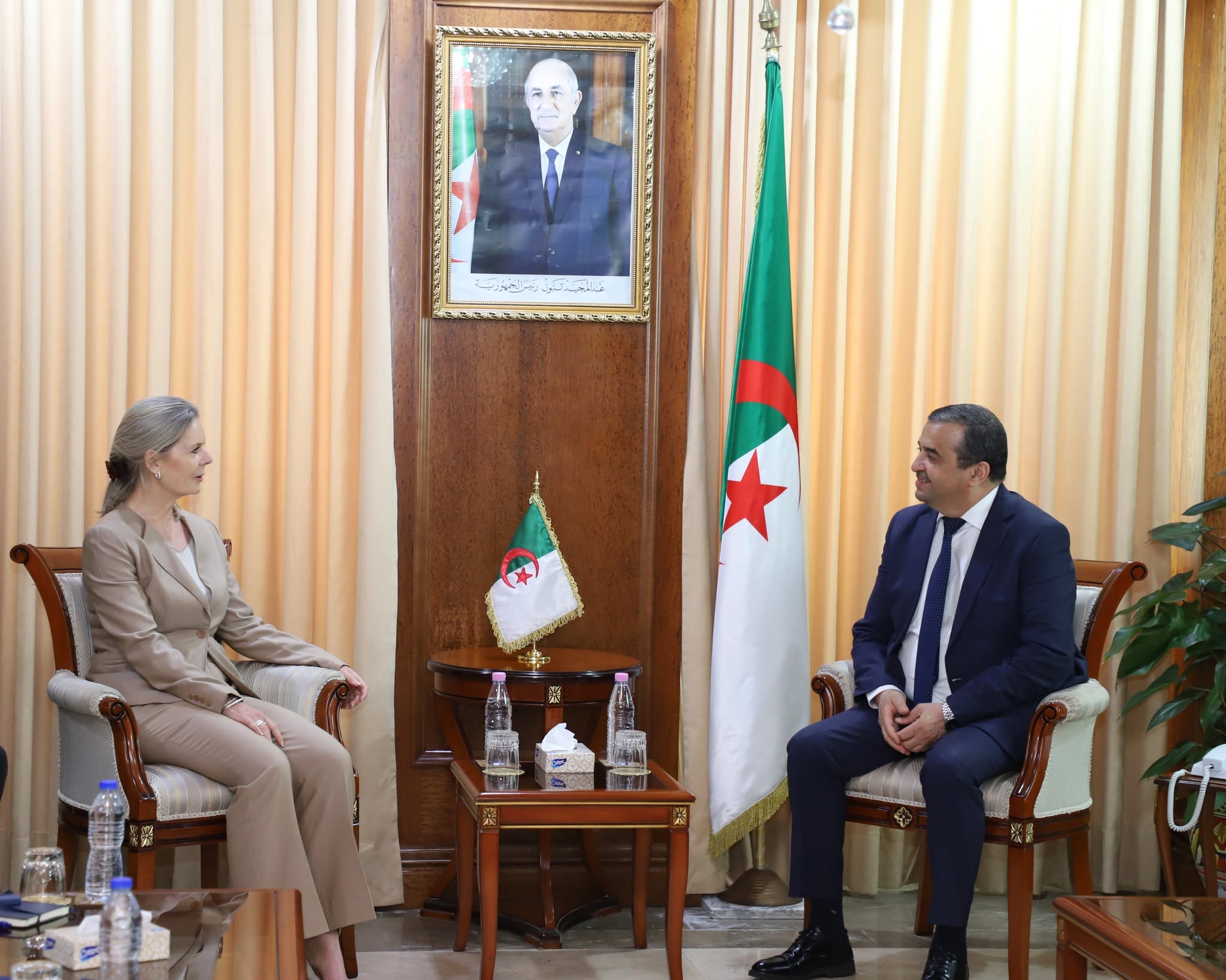 وزير المحروقات الجزائري يجري مباحثات مع نائبة رئيس مجمع أكينور الطاقوي النرويجي
