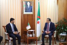 وزير المحروقات الجزائري يجري محادثات مع الرئيس التنفيذي لشركة ستيرلينغ أويل الهندية
